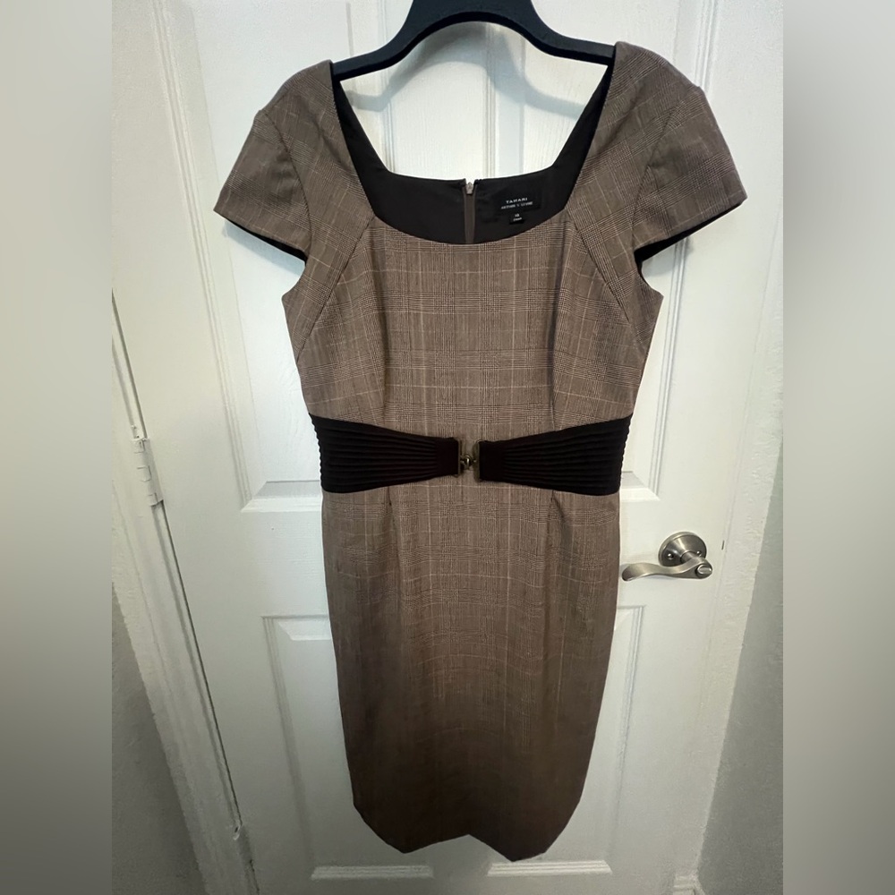 Elegant Tahari Brown Cap Sleeve Dress